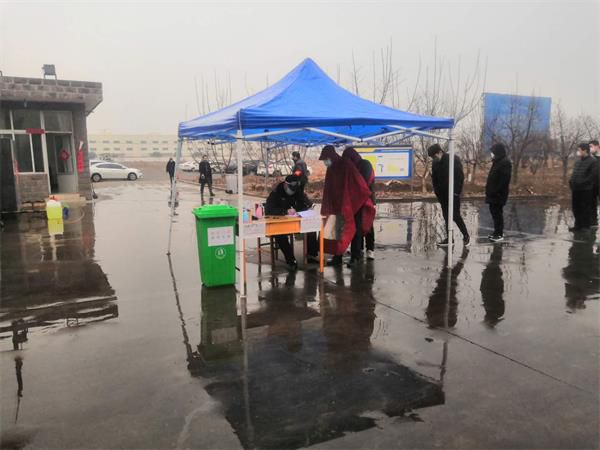 開(kāi)工后防疫工作做得很到位，市相關(guān)部門(mén)領(lǐng)導(dǎo)檢查防疫工作